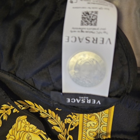 Versace Crete de Fleur Sleep Mask - Picture 10 of 12